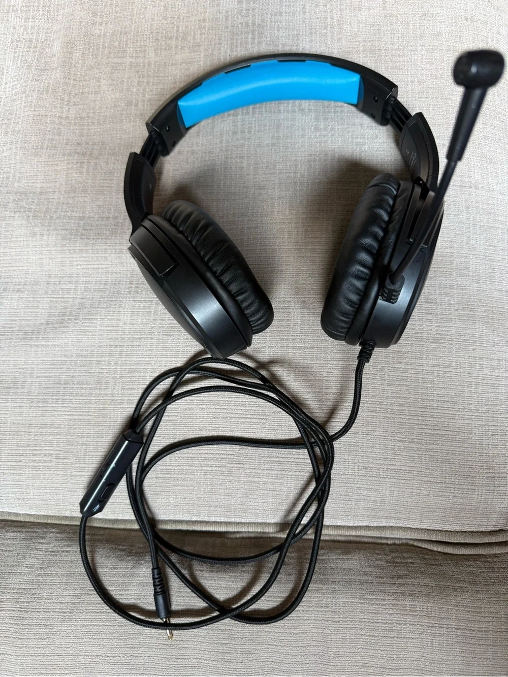 Black Over-Ear Gaming Headset with Blue Headband Accent